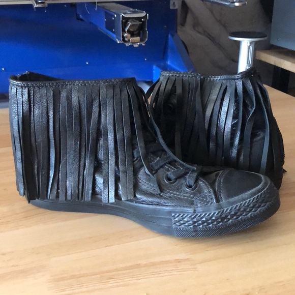 Brand new Women’s converse leather rare🚨🙆🏽‍♂️ - Picture 2 of 6